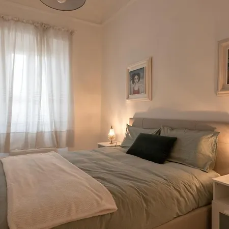 Gallery Art Apartment In San Frediano-2